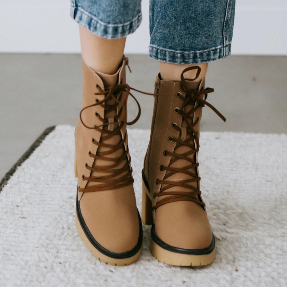 NWT Oasis Society Jenna boots